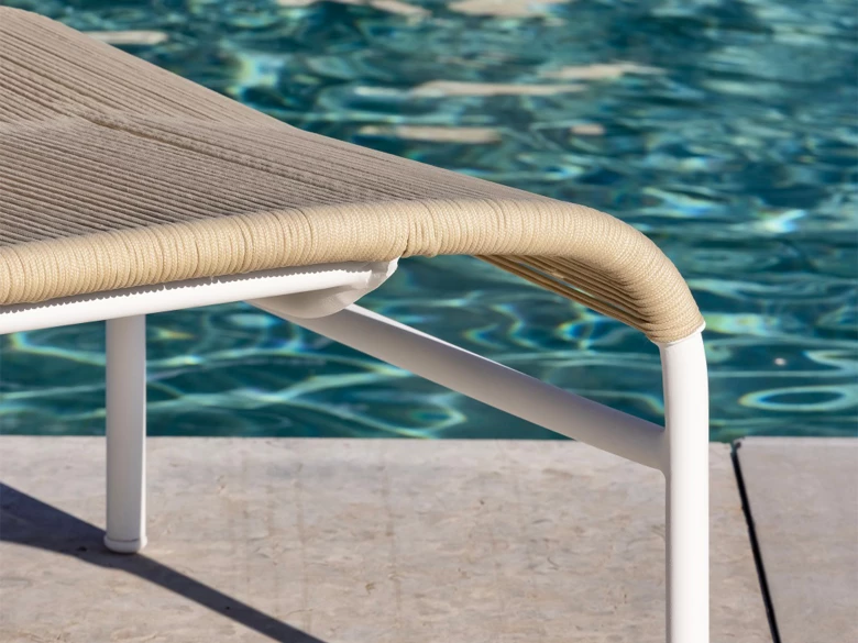 Loop sunlounger