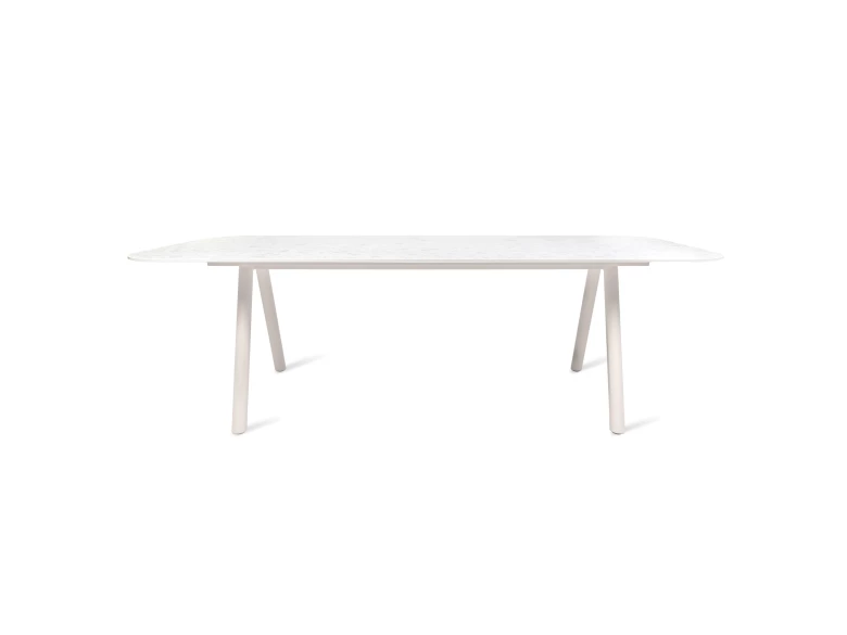 Kodo dining table
