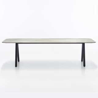 Kodo dining table