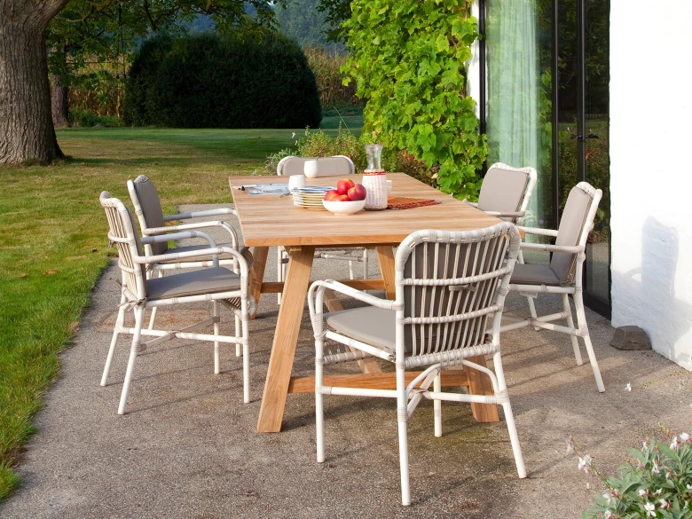 Lucy dining armchair