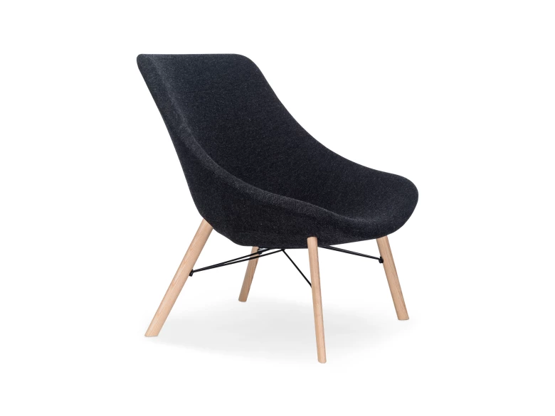 Fauteuil Auki avec pieds en bois S115