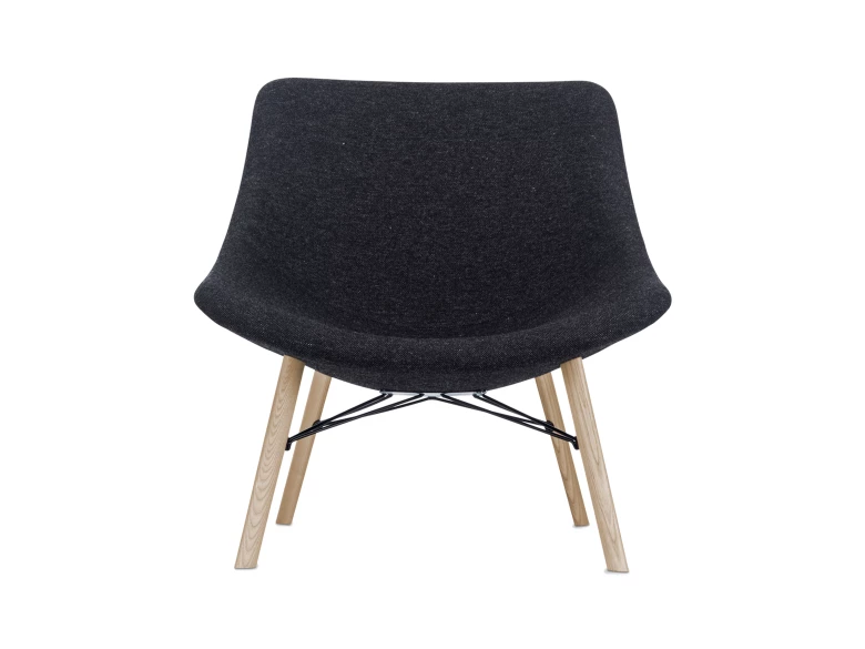 Fauteuil Auki avec pieds en bois S115