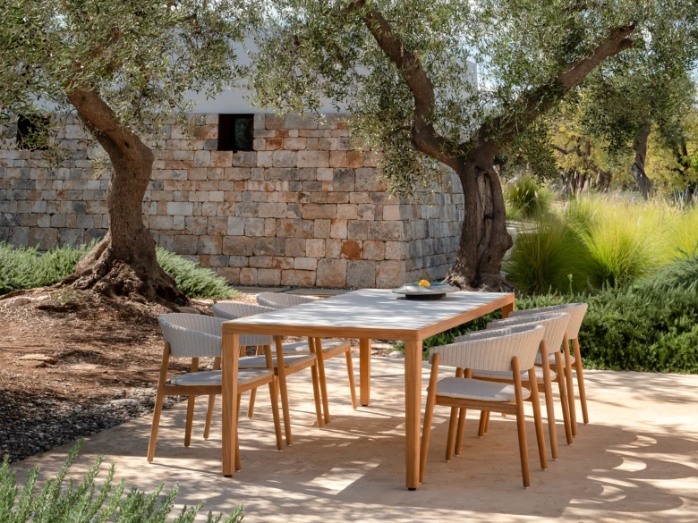 Volta dining table