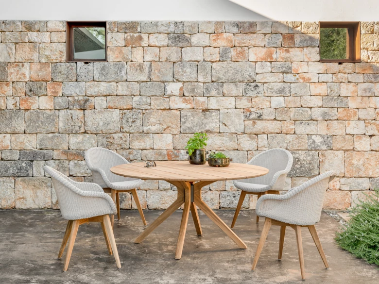 Noa dining table