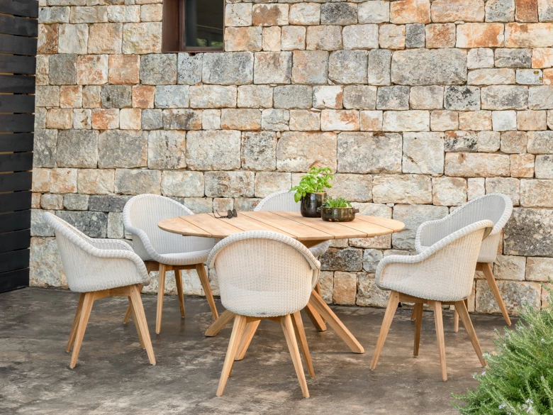Noa dining table