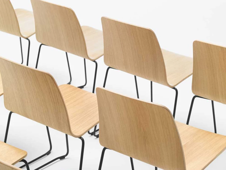 Chaise en bois Varya