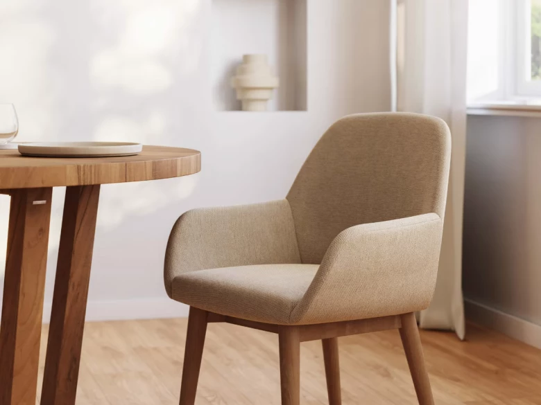 Chaise  Konna beige avec pieds en frêne foncé