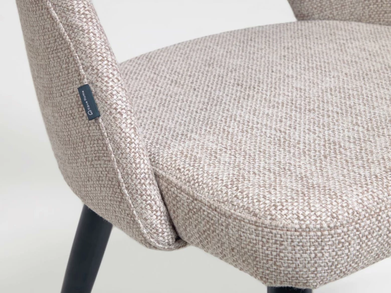 Chaise Mael beige avec pieds en acier noir