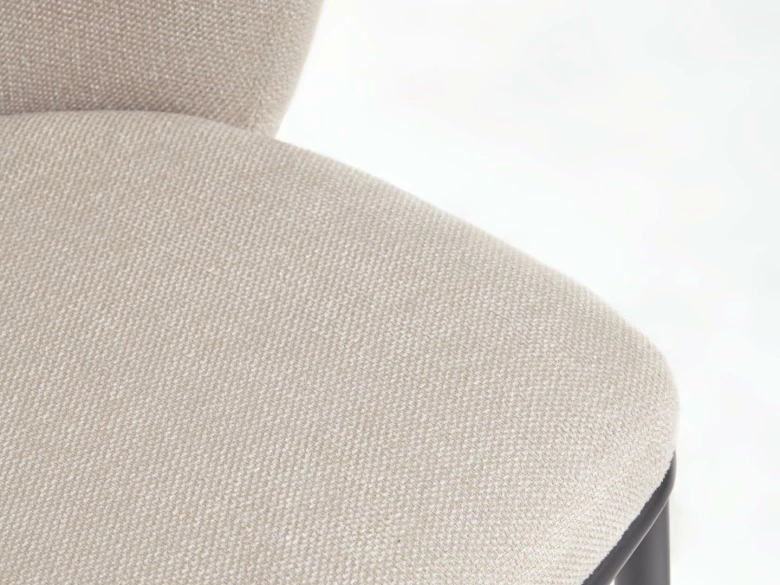 Chaise Ciselia Beige et pieds noirs