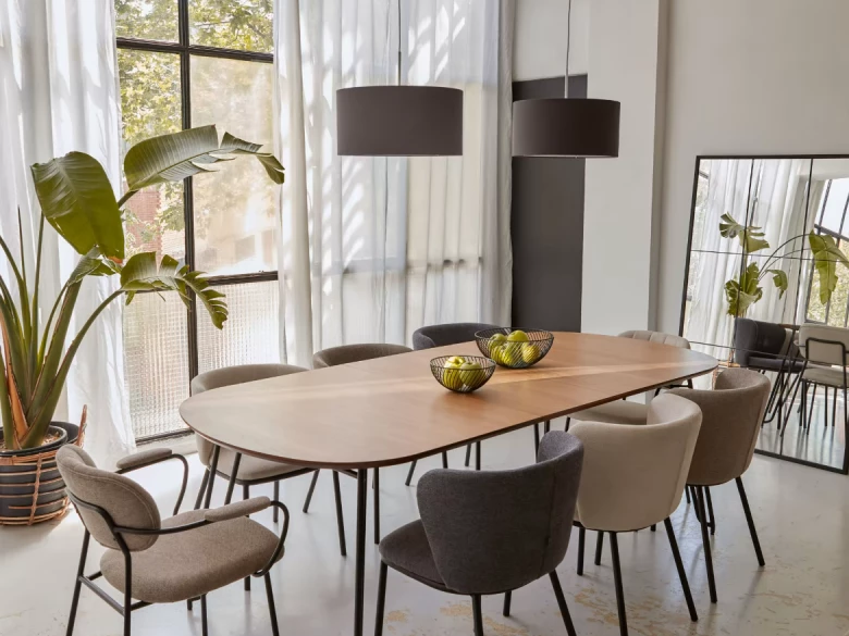 Chaise Ciselia Beige et pieds noirs