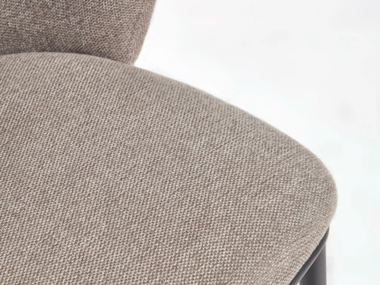 Chaise Ciselia en tissu marron et pieds noirs