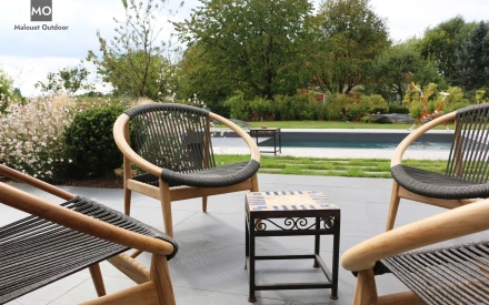 Aménagement extérieur d'une terrasse moderne en Normandie.