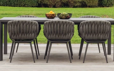 Du mobilier en métal pour l'extérieur