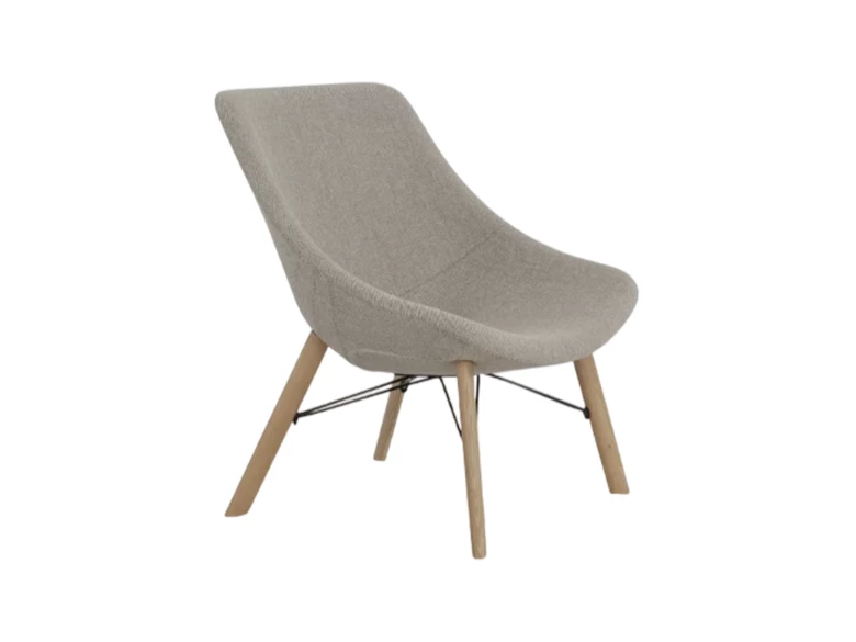 Fauteuil Auki avec pieds en bois S115
