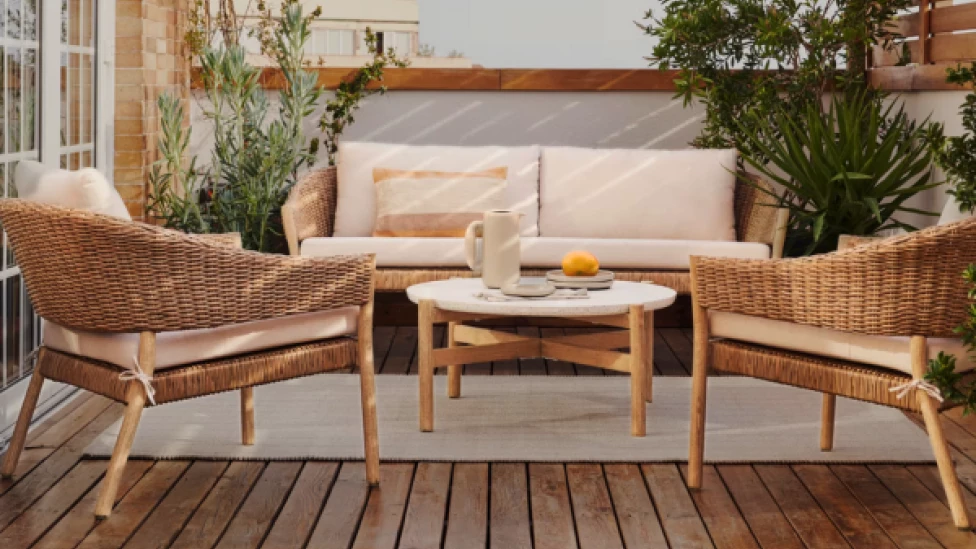 Mobilier extérieur 2025 : les tendances et matériaux incontournables