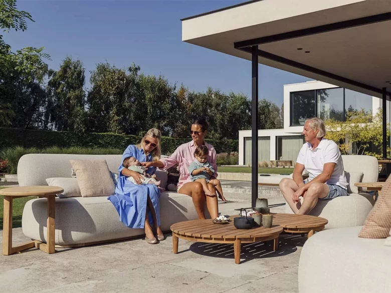 Salon de jardin Ruby – Ensemble canapé & fauteuils (teck & tissu Sirtori)