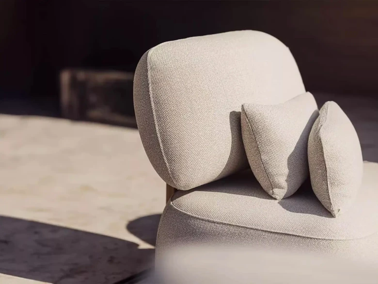 Salon de jardin Ruby – Ensemble canapé & fauteuils (teck & tissu Sirtori)