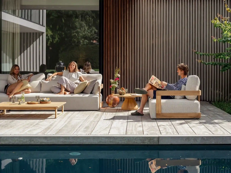 Grand salon d'angle Rafa – teck massif & tissu Mario Siesta écru