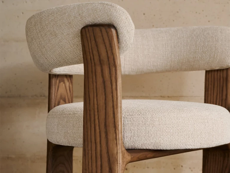 Chaise 3 pieds Granite - tissu chenille beige / bois de frêne finition foncée