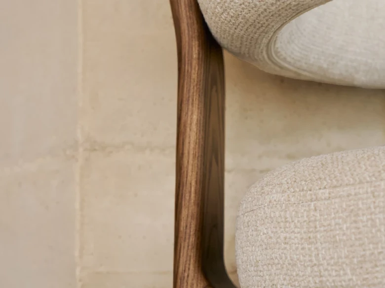 Chaise 3 pieds Granite - tissu chenille beige / bois de frêne finition foncée