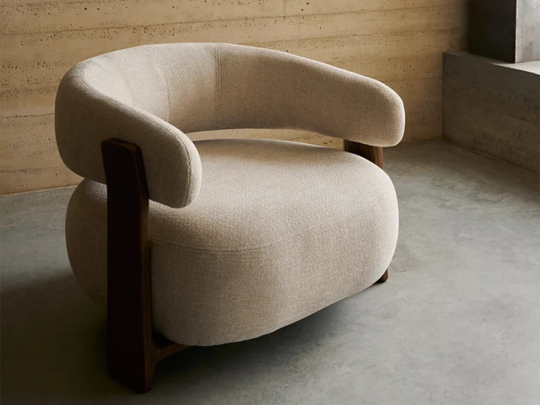 Fauteuil Granite - tissu chenille beige / bois de frêne finition foncée