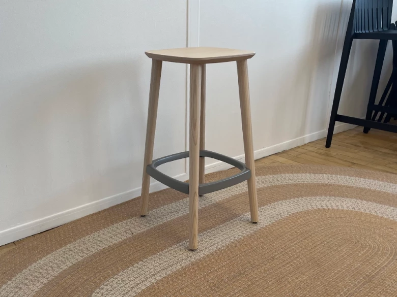 Tabouret Haut Babila 2702 Pedrali - frêne et aluminium - seconde vie