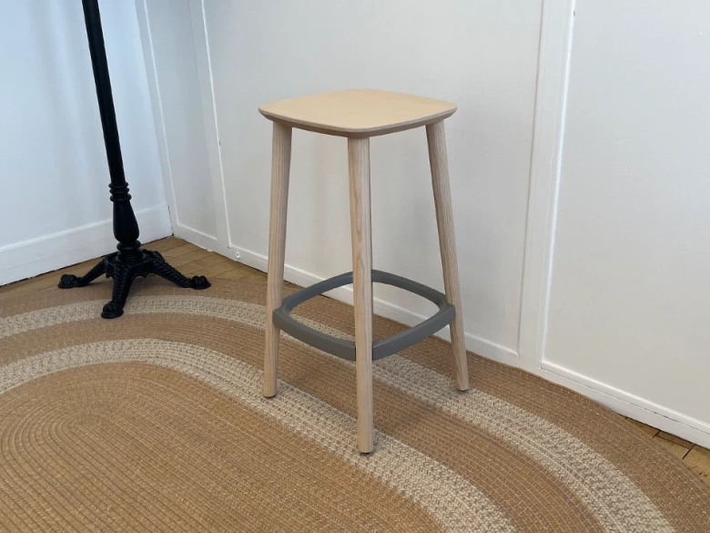 Tabouret Haut Babila 2702 Pedrali - frêne et aluminium - seconde vie
