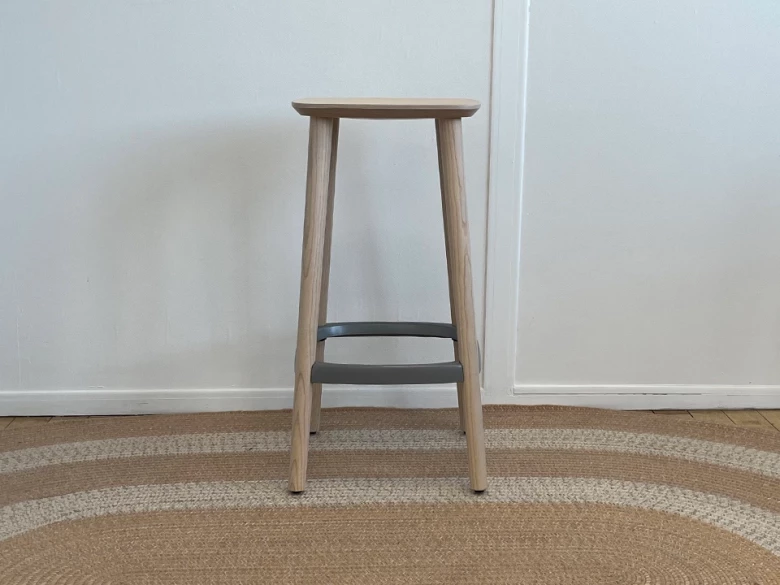 Tabouret Haut Babila 2702 Pedrali - frêne et aluminium - seconde vie