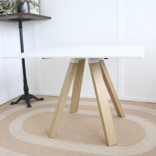 Table Carrée Arki Pedrali - 99x99 cm chêne et blanc - seconde vie