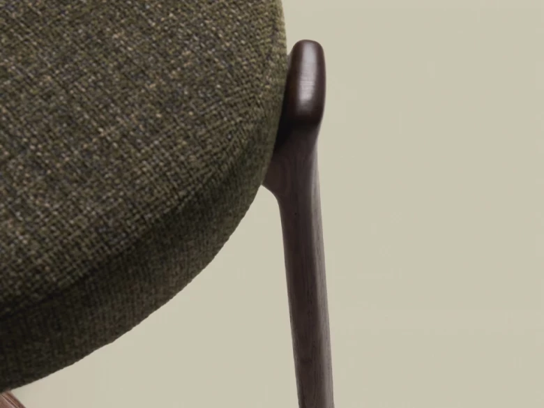 Tabouret Granite - tissu chenille vert / bois de frêne finition foncée