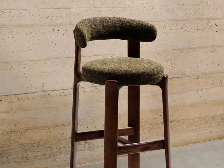 Tabouret Granite - tissu chenille vert / bois de frêne finition foncée