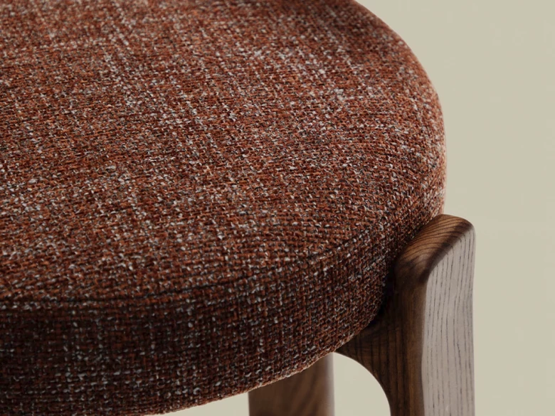 Chaise Granite - tissu chenille marron / bois de frêne finition foncée