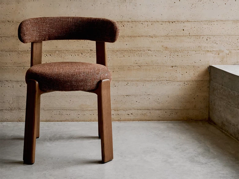 Chaise Granite - tissu chenille marron / bois de frêne finition foncée