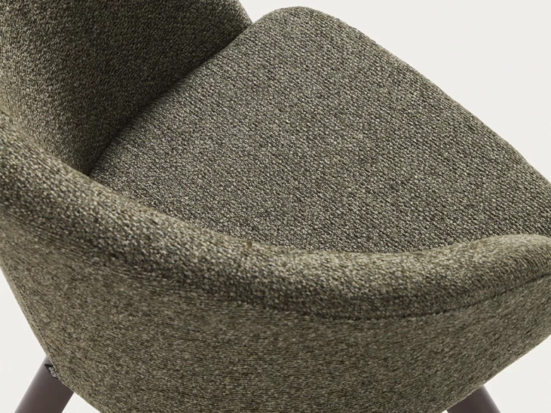 Chaise giratoire Marvin en chenille verte et pieds en chêne finition noyer